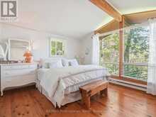 23 TAYLOR ISLAND | Gravenhurst Ontario | Slide Image Sixteen
