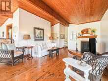 23 TAYLOR ISLAND | Gravenhurst Ontario | Slide Image Five