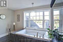 1422 MUSKOKA RD 118 ROAD W | Bracebridge Ontario | Slide Image Thirty-three