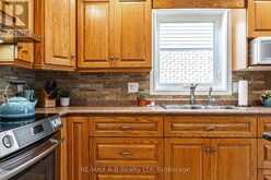 10 BUCKINGHAM DRIVE | Stratford Ontario | Slide Image Nine