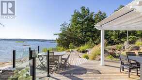 4476 ISLAND 1040/LITTLE BEAUSOLEIL ISLAND | Honey Harbour Ontario | Slide Image Seven