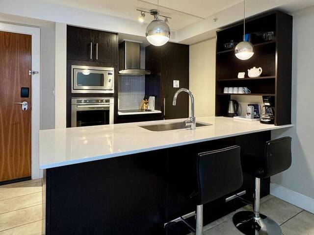 5209 - 9 HARBOUR STREET E Collingwood Ontario, L9Y 5C5 - 2 Bedrooms Waterfront Condo For Sale