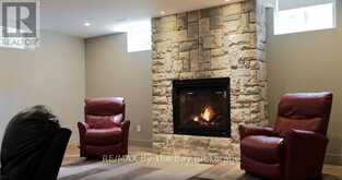 81 SPRUCE STREET | Tiny Ontario | Slide Image Fourteen