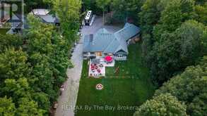 81 SPRUCE STREET | Tiny Ontario | Slide Image Five