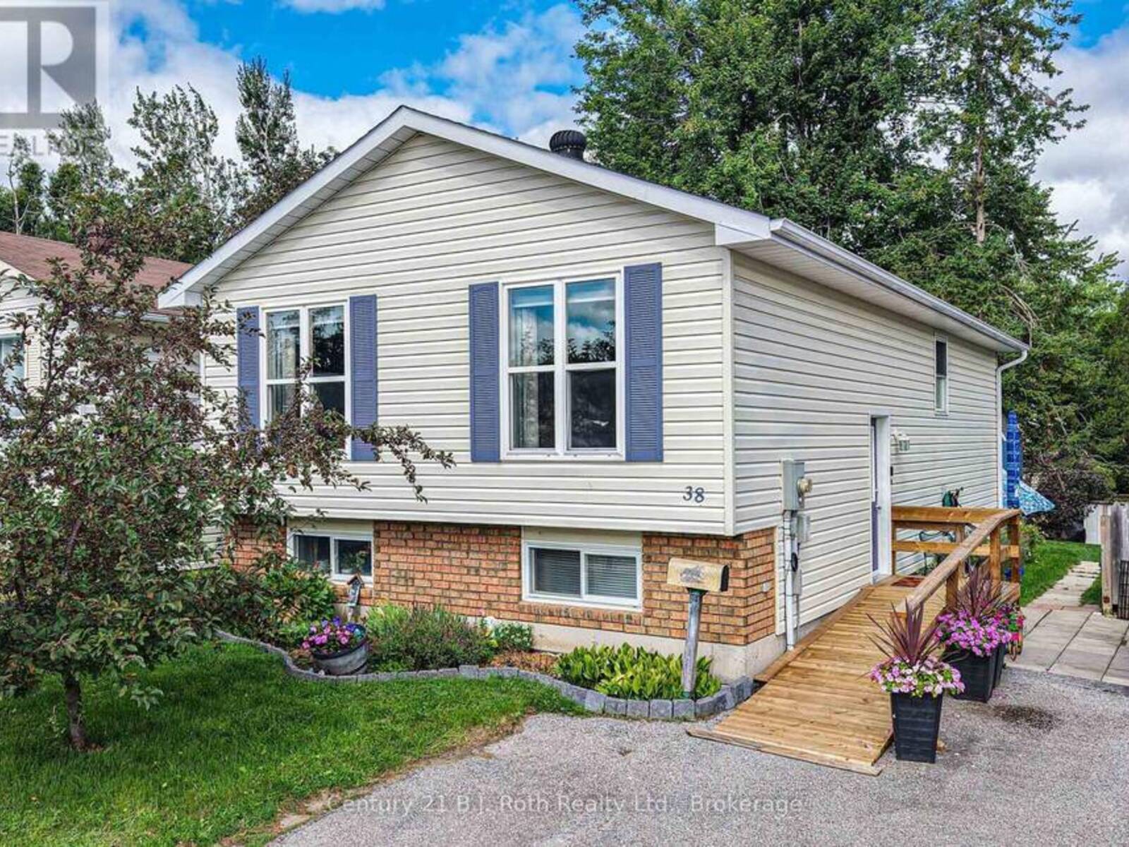 38 LOUISE LANE, Orillia, Ontario L3V 7W1