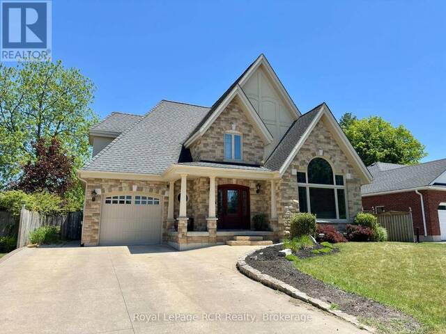 241 4TH STREET CRESCENT Hanover Ontario, N4N 3S9 - 4 Bedrooms Home For Sale