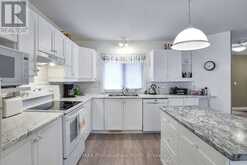 41 KILLDEER CRESCENT | Bracebridge Ontario | Slide Image Four