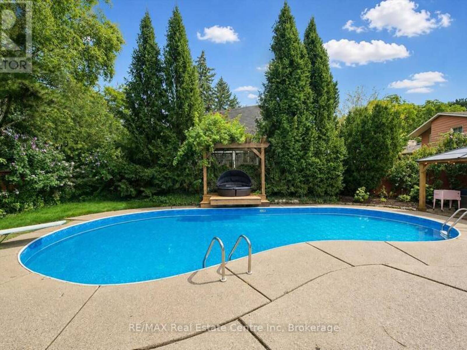 5 TAMARACK PLACE, Guelph, Ontario N1E 3Y5
