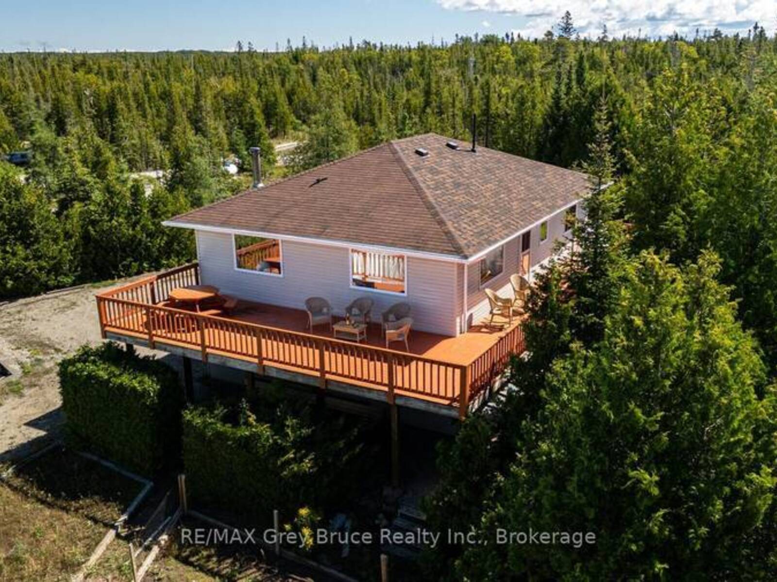 68 BAYSHORE AVENUE S, Tobermory, Ontario N0H 2R0