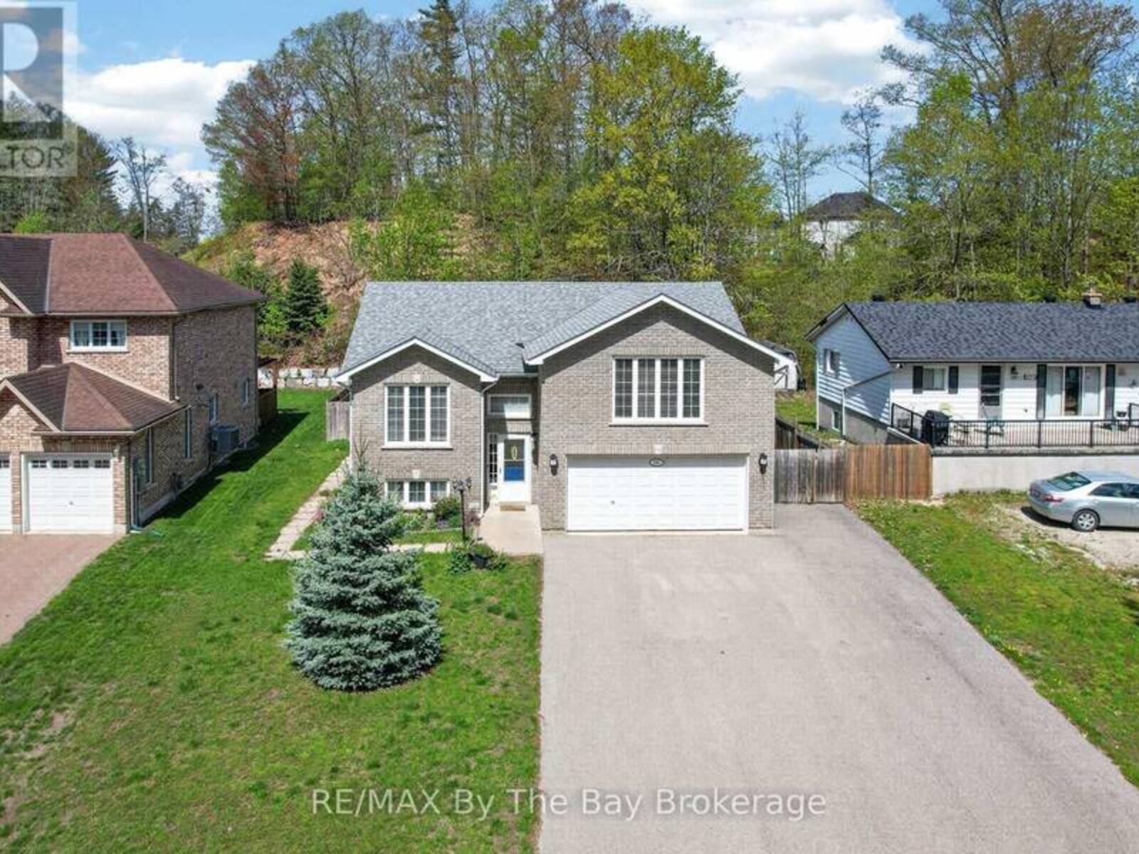 326 GOLF COURSE ROAD, Wasaga Beach, Ontario L9Z 1S5
