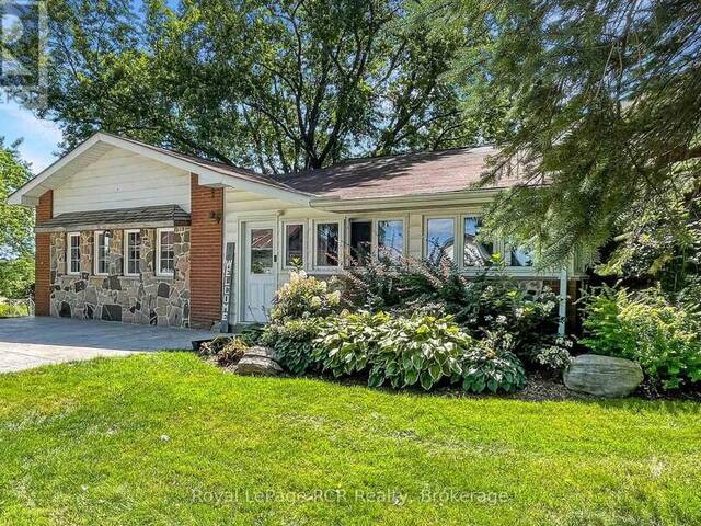 440 LONDON ROAD S Mount Forest Ontario, N0G 2L2 - 4 Bedrooms Waterfront Home For sale