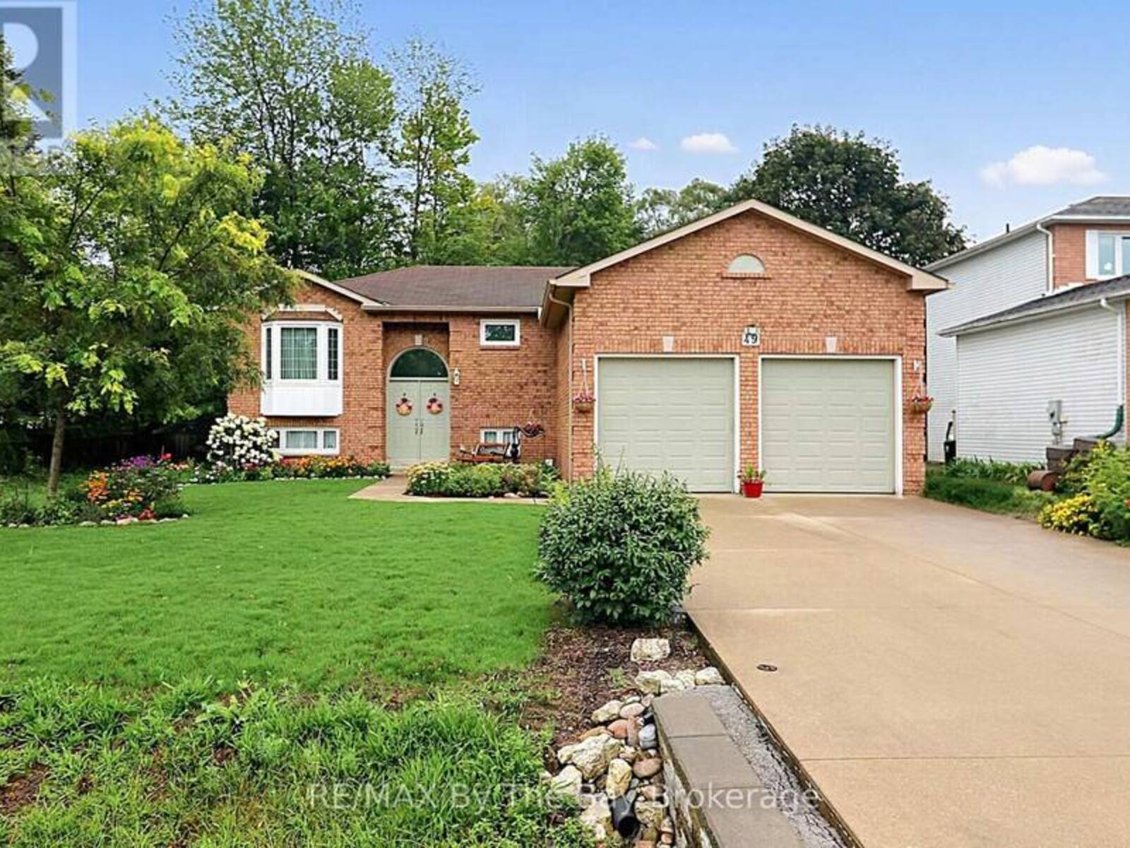 49 ROYAL BEECH DRIVE, Wasaga Beach, Ontario L9Z 1H3