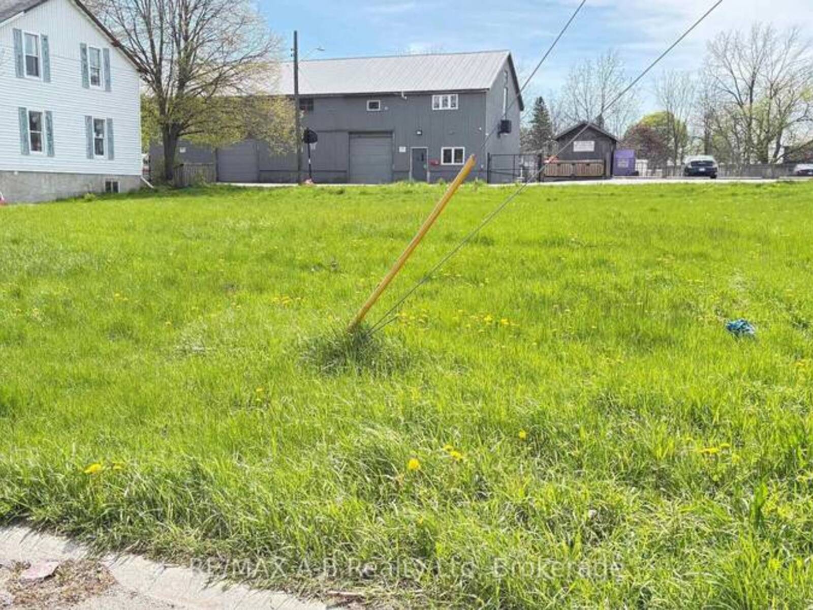 8 BRYDGES STREET, Paris, Ontario N3L 1K1