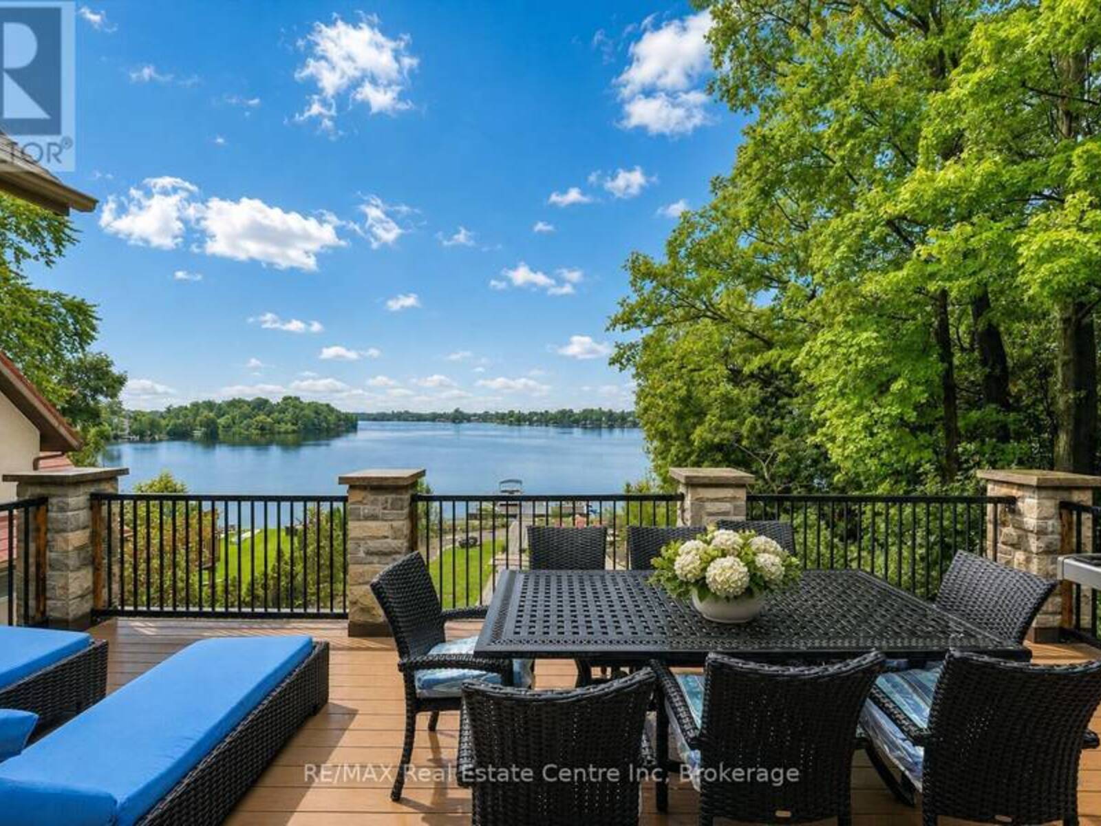 16 CLERGY LANE, Puslinch, Ontario N0B 2J0