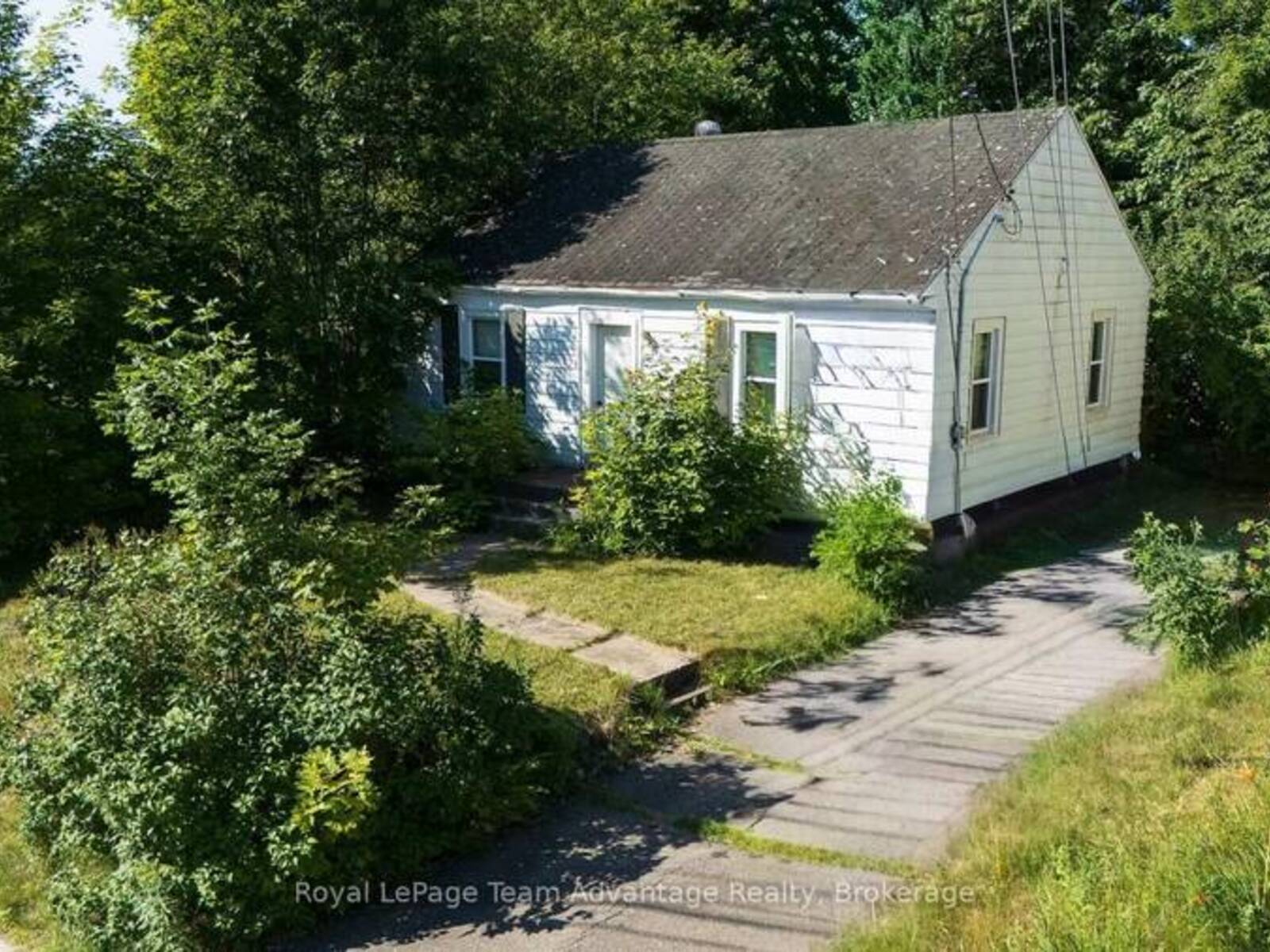 24 HILLCREST AVENUE, Parry Sound, Ontario P2A 1L4