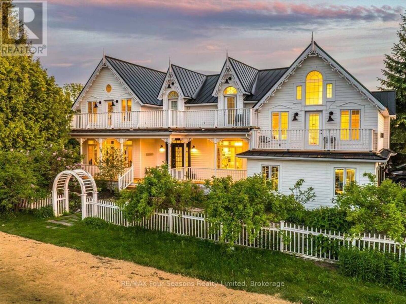 98 HURON STREET, Collingwood, Ontario L9Y 4Y3