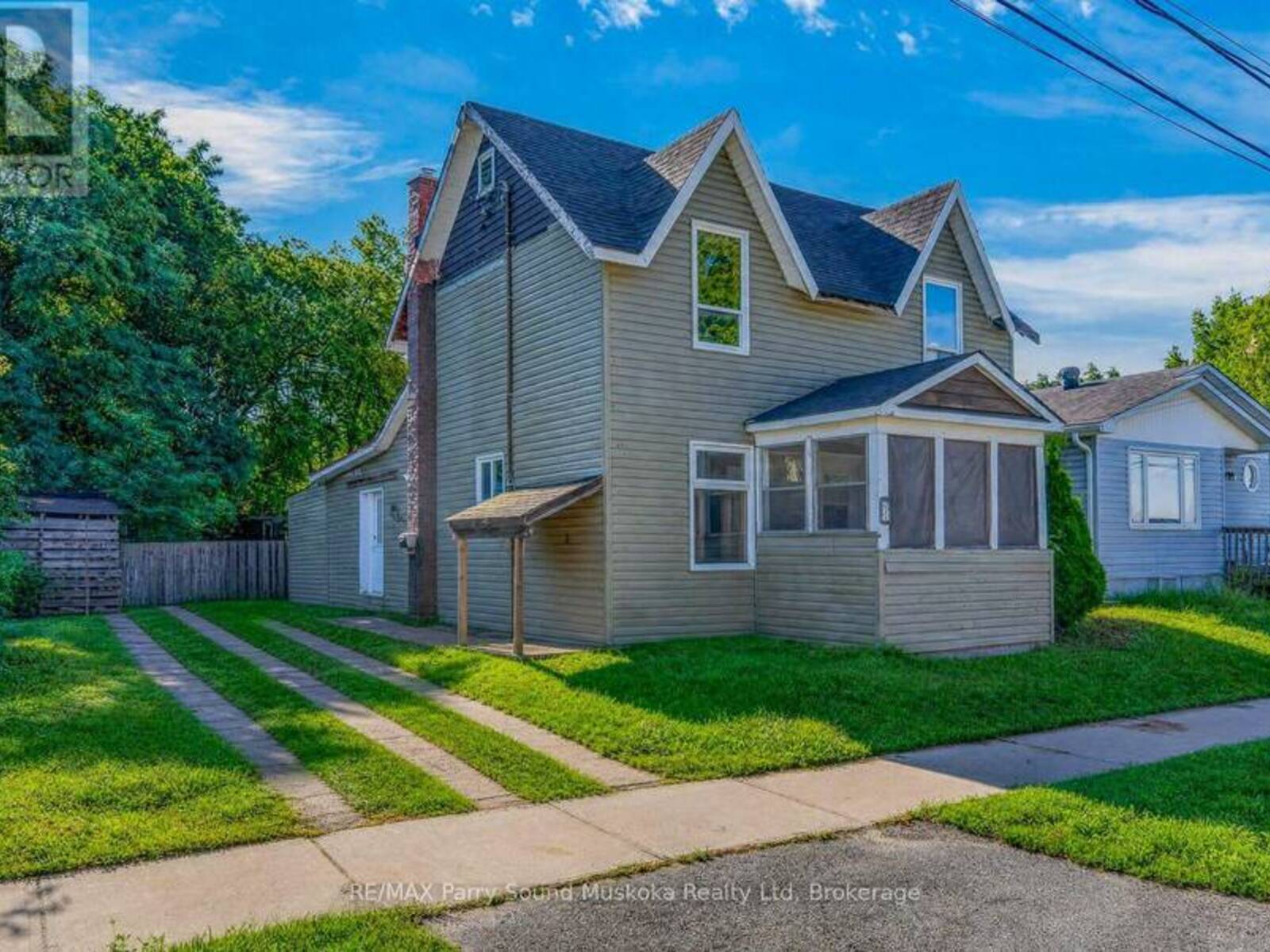 5 WAKEFIELD STREET, Parry Sound, Ontario P2A 2V2