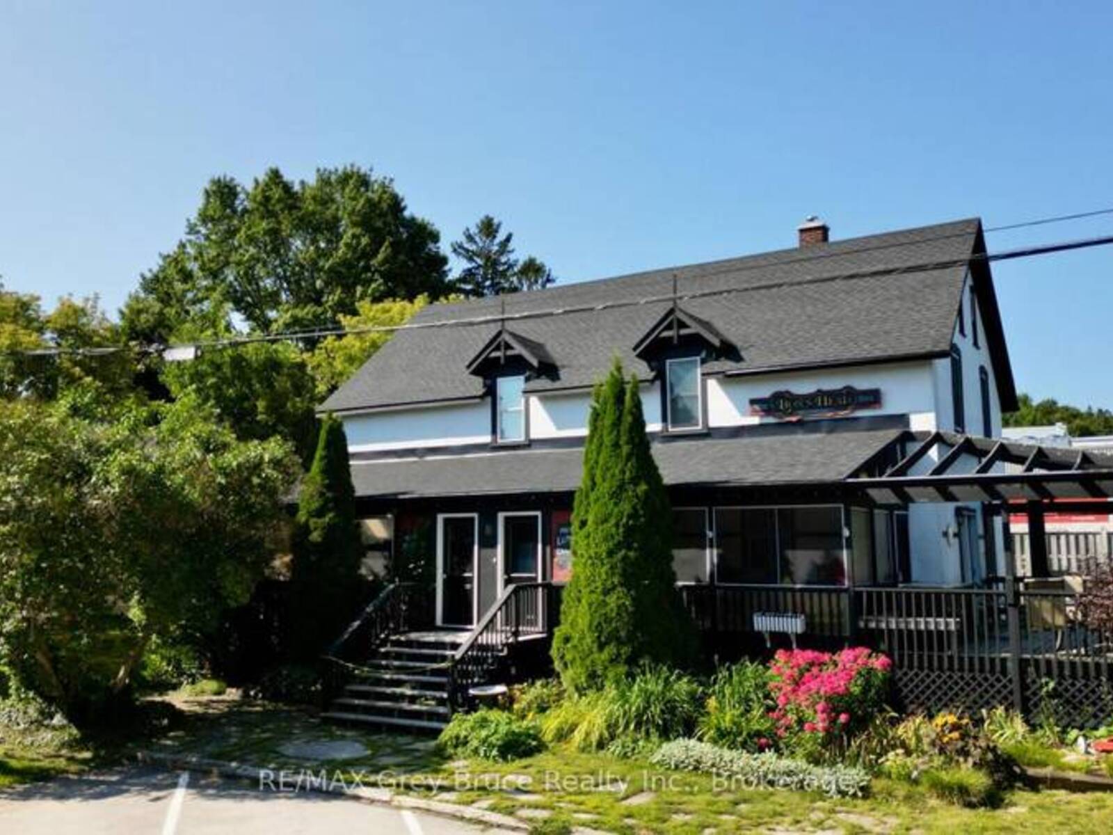 8 HELEN STREET, Lion's Head, Ontario N0H 1W0