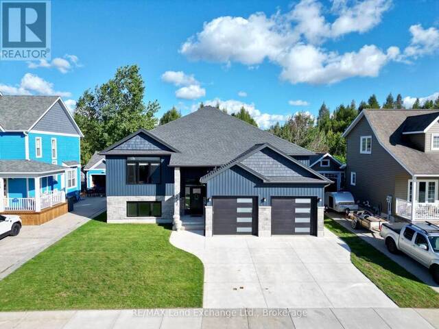 222 EMERALD DRIVE Southampton Ontario, N0H 2L0 - 4 Bedrooms Home For Sale