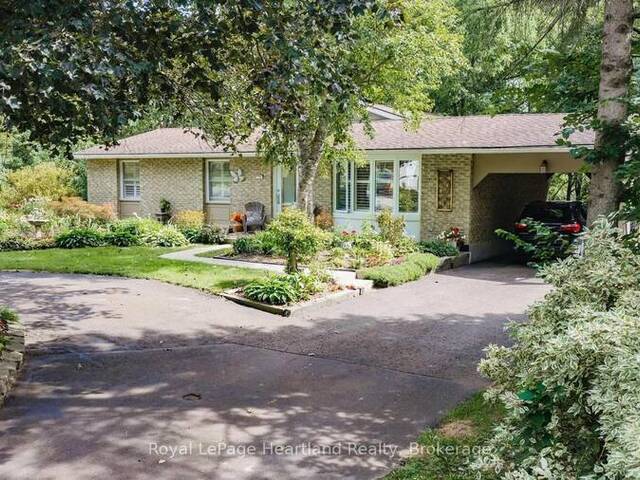 138 VICTORIA TERRACE Clinton Ontario, N0M 1L0 - 4 Bedrooms Waterfront Home For sale
