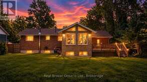 16 MUNDY AVENUE | Tiny Ontario | Slide Image One