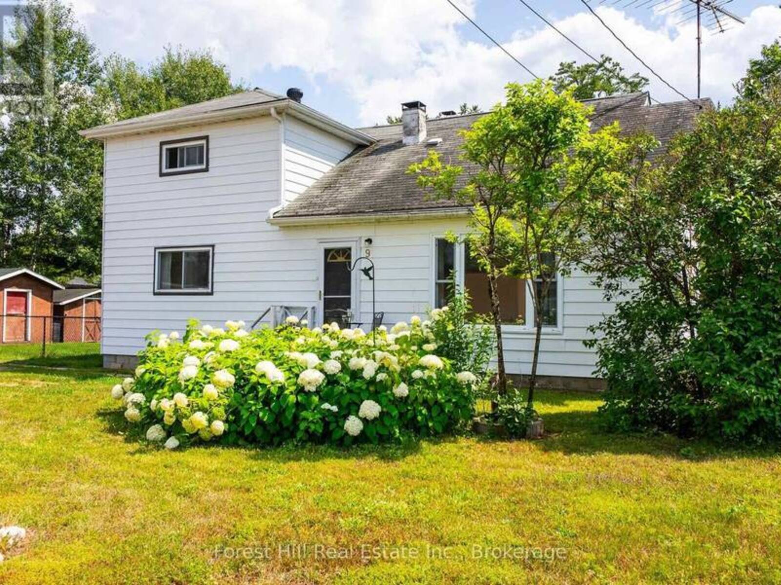 9 SPRUCE GLEN ROAD, Huntsville, Ontario P1H 1C9