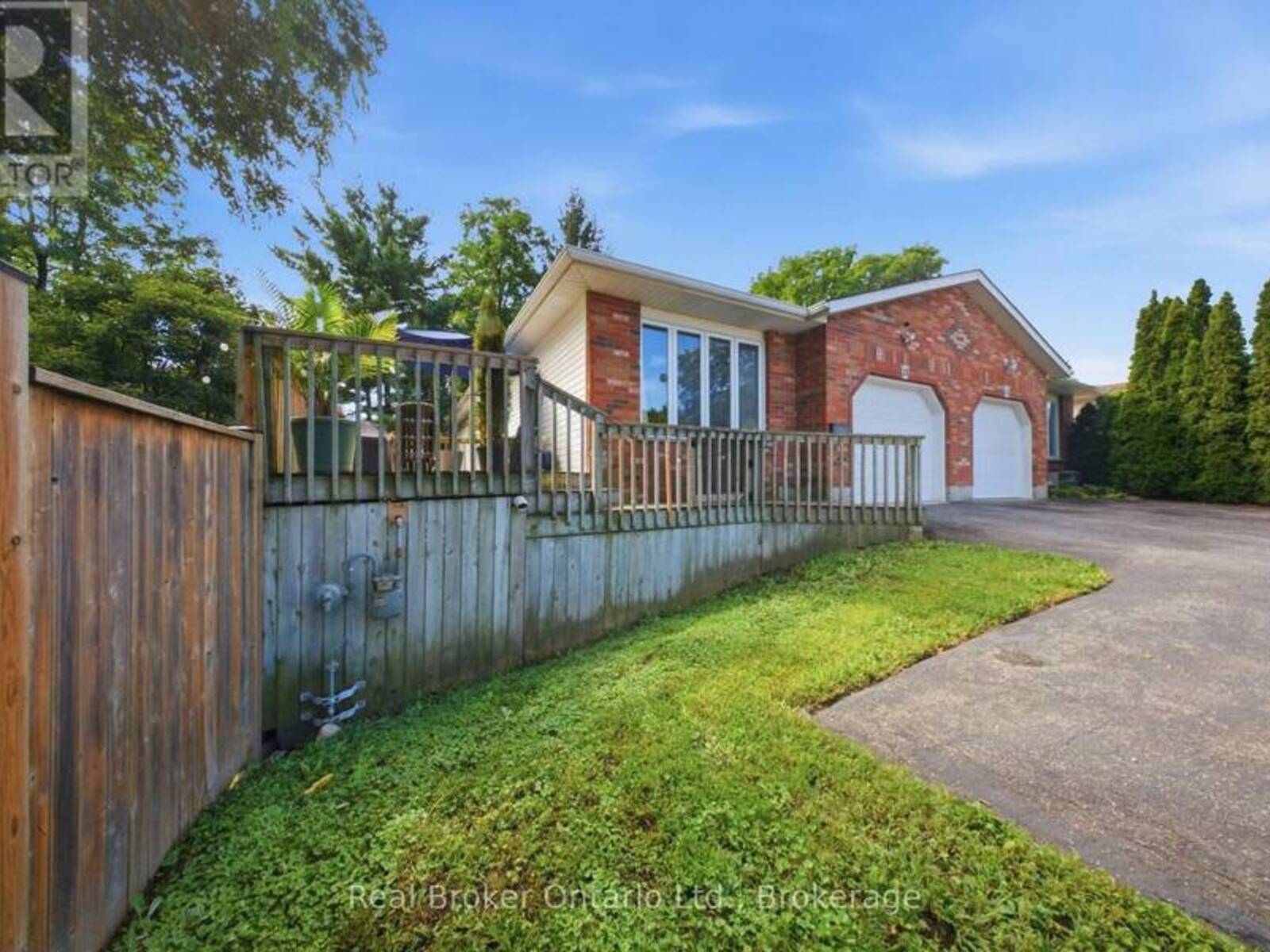 11 DUNDAS STREET W, Paris, Ontario N3L 1E9