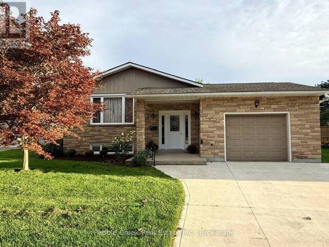 21 SUNCOAST DRIVE W Goderich Ontario, N7A 4H1 - 3 Bedrooms Home For Sale
