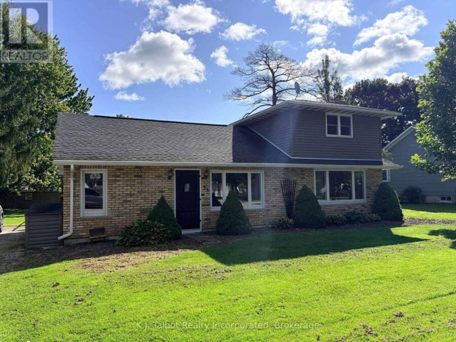 24 MACLELLAN DRIVE, Huron East, Ontario N0M 1J0