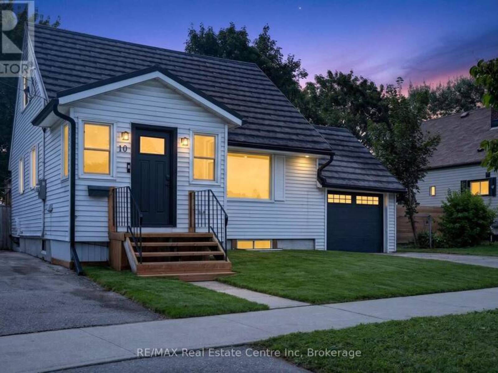 10 CHURCHILL CRESCENT W, Fergus, Ontario N1M 2J4