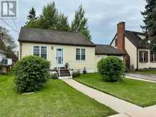 563 9TH STREET | Hanover Ontario | Slide Image Four
