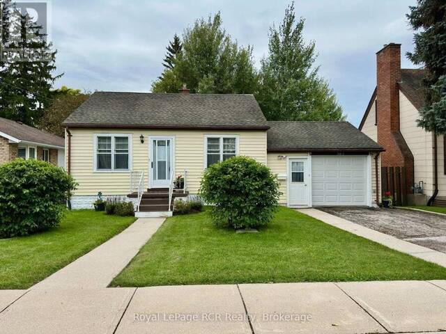 563 9TH STREET Hanover Ontario, N4N 1M3 - 2 Bedrooms Home For Sale
