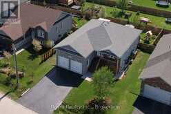 37 MARILYN AVENUE N | Wasaga Beach Ontario | Slide Image Two