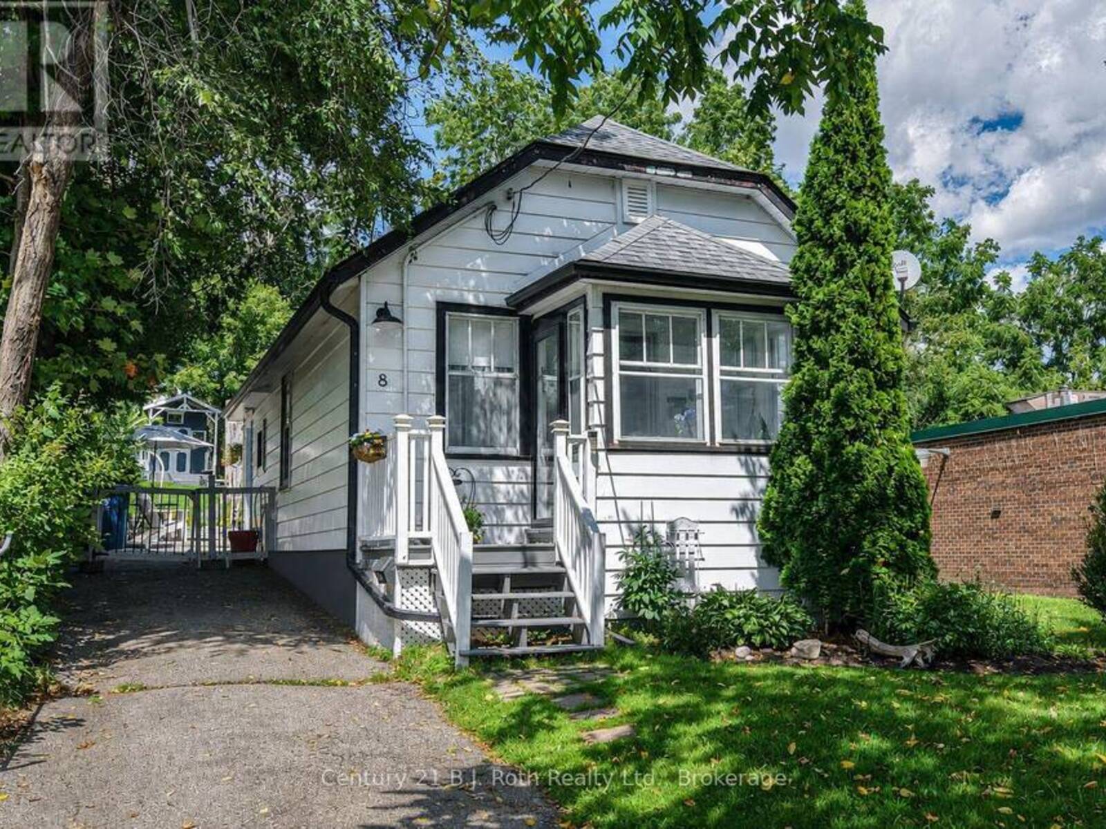 8 DUNN AVENUE, Orillia, Ontario L3V 2N9