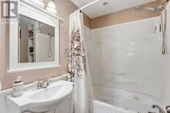 251 JAMES STREET W | Gravenhurst Ontario | Slide Image Thirteen