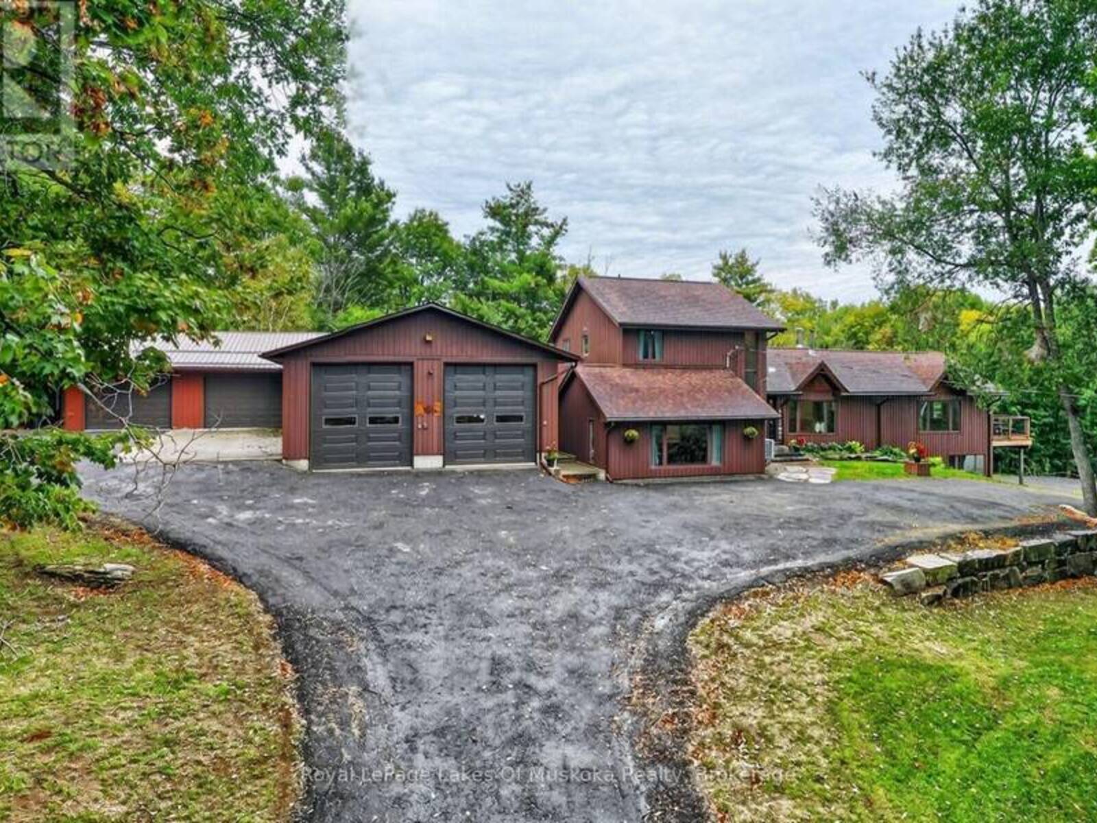 1020 EAST WALKER LAKE DRIVE, Huntsville, Ontario P1H 2J6