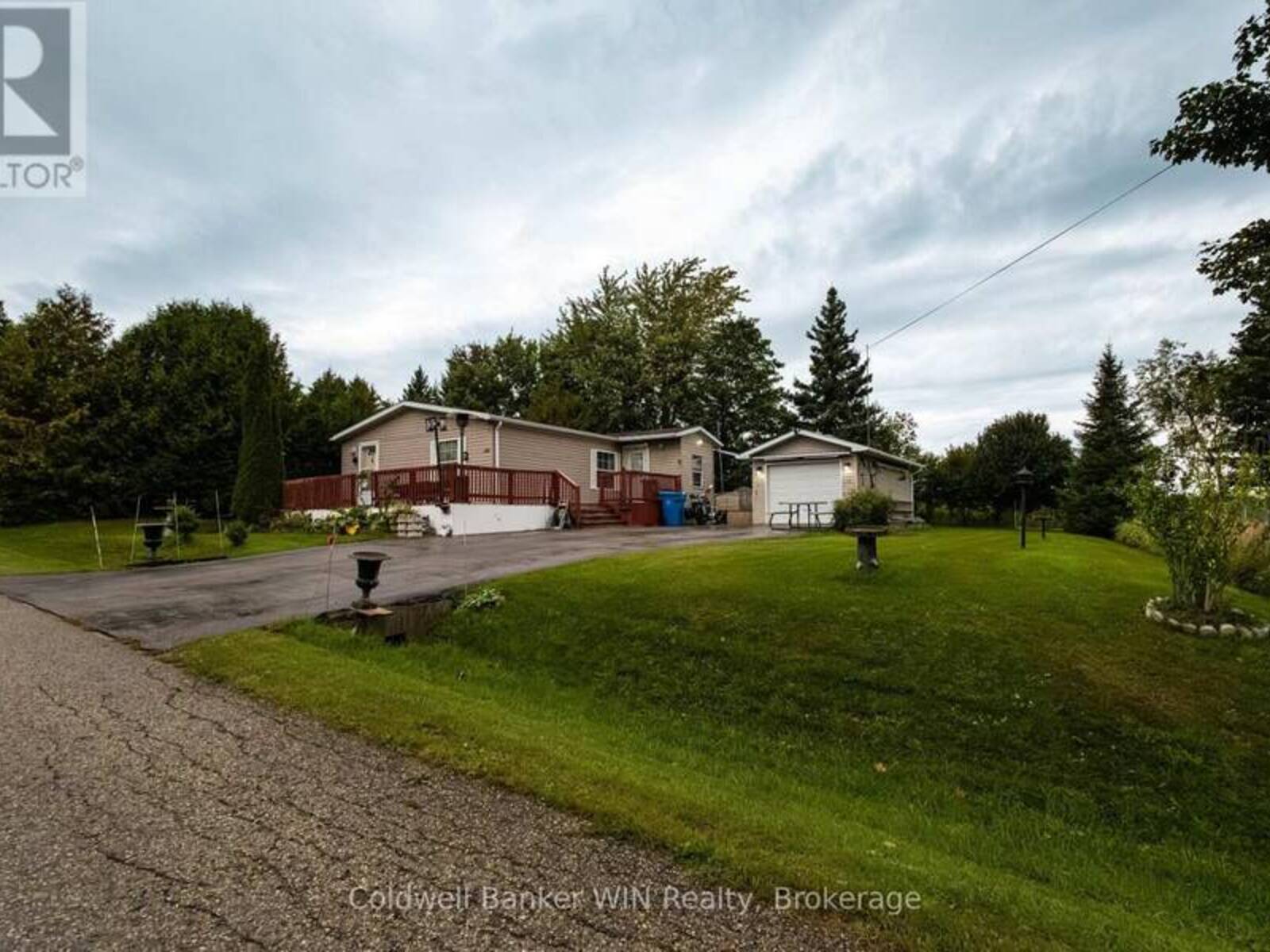 19 GRAND VISTA DRIVE, Mount Forest, Ontario N0G 2L0