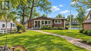 39 OLD MOSLEY STREET | Wasaga Beach Ontario | Slide Image One