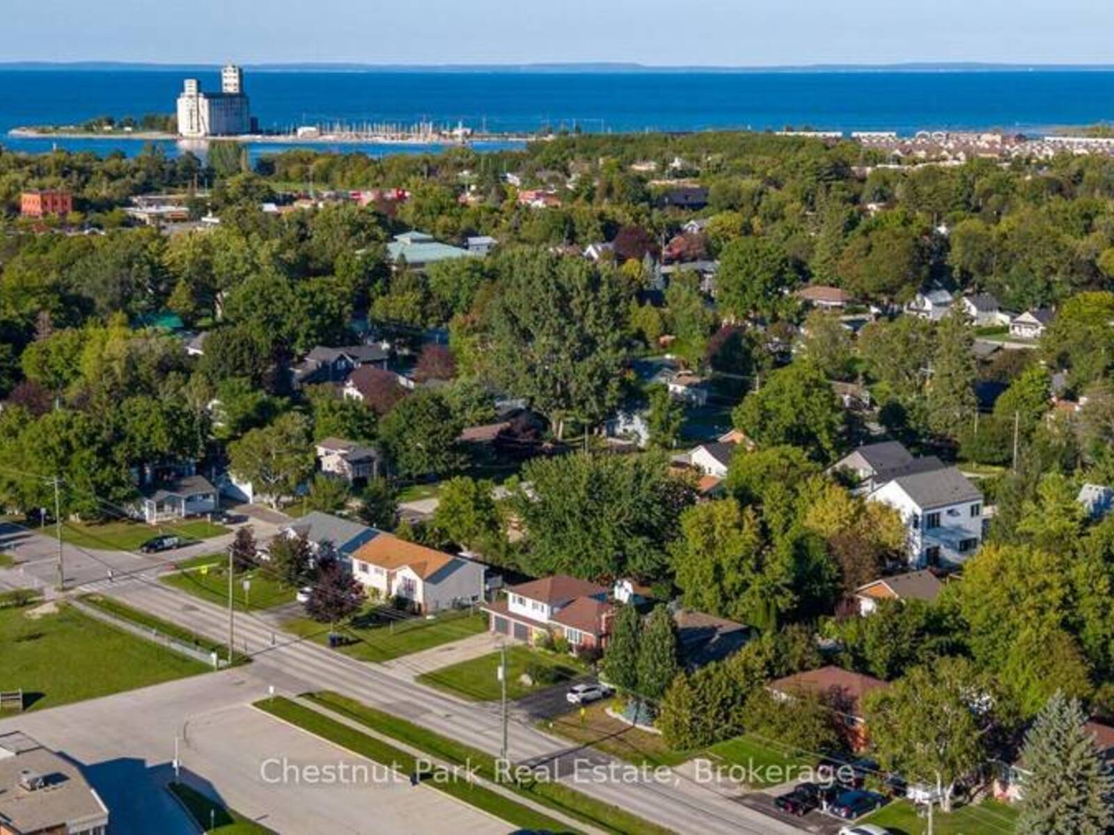 301 SPRUCE STREET, Collingwood, Ontario L9Y 3H2