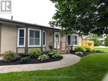 147 15TH AVE CLOSE | Hanover Ontario | Slide Image One