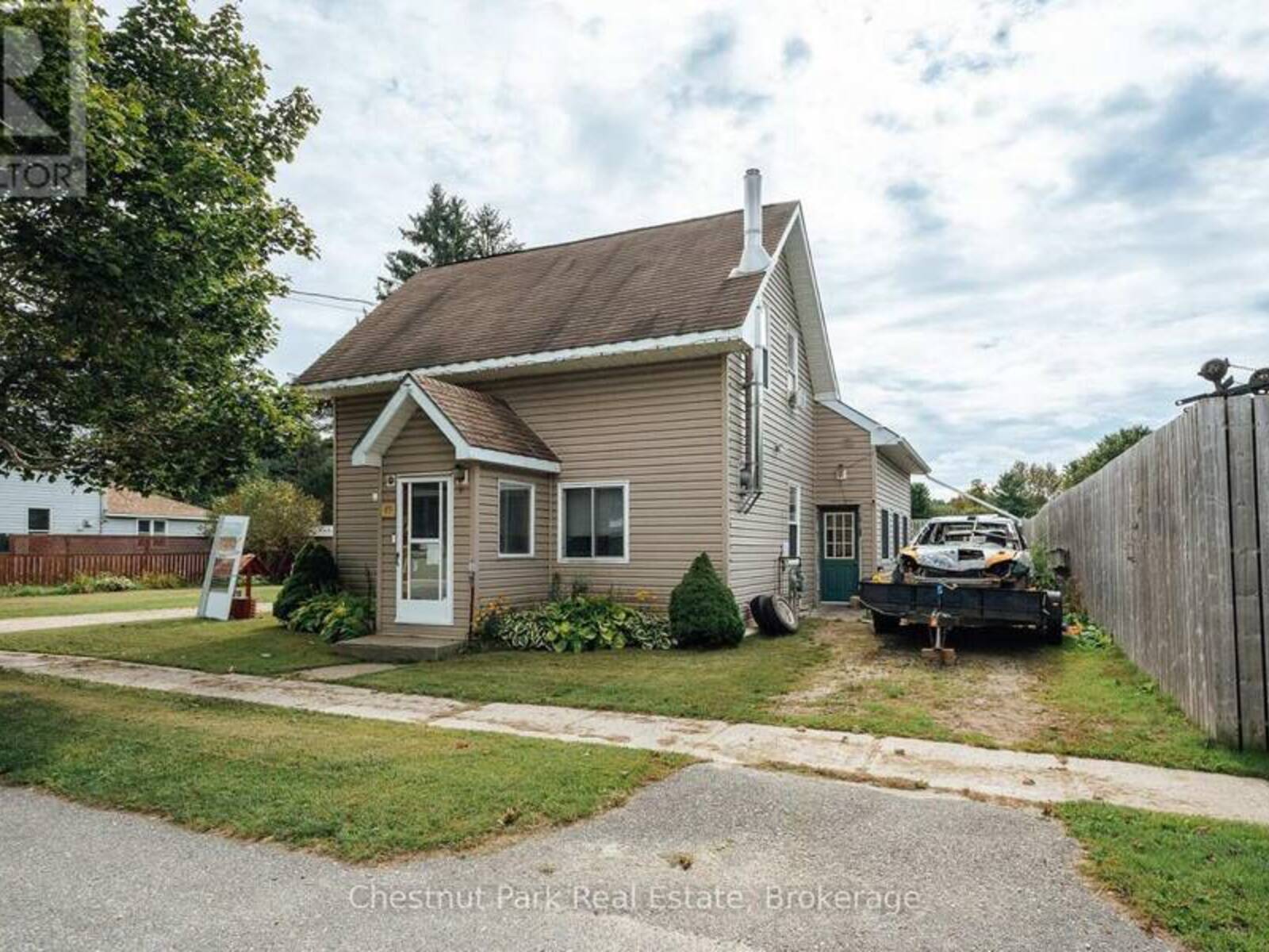 49 QUEEN STREET E, South Bruce Peninsula, Ontario N0H 1P0