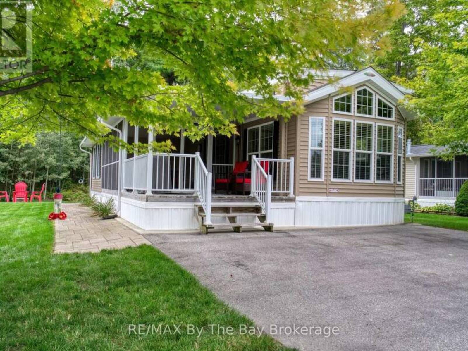 107 MADAWASKA TRAIL, Wasaga Beach, Ontario L9Z 1X7