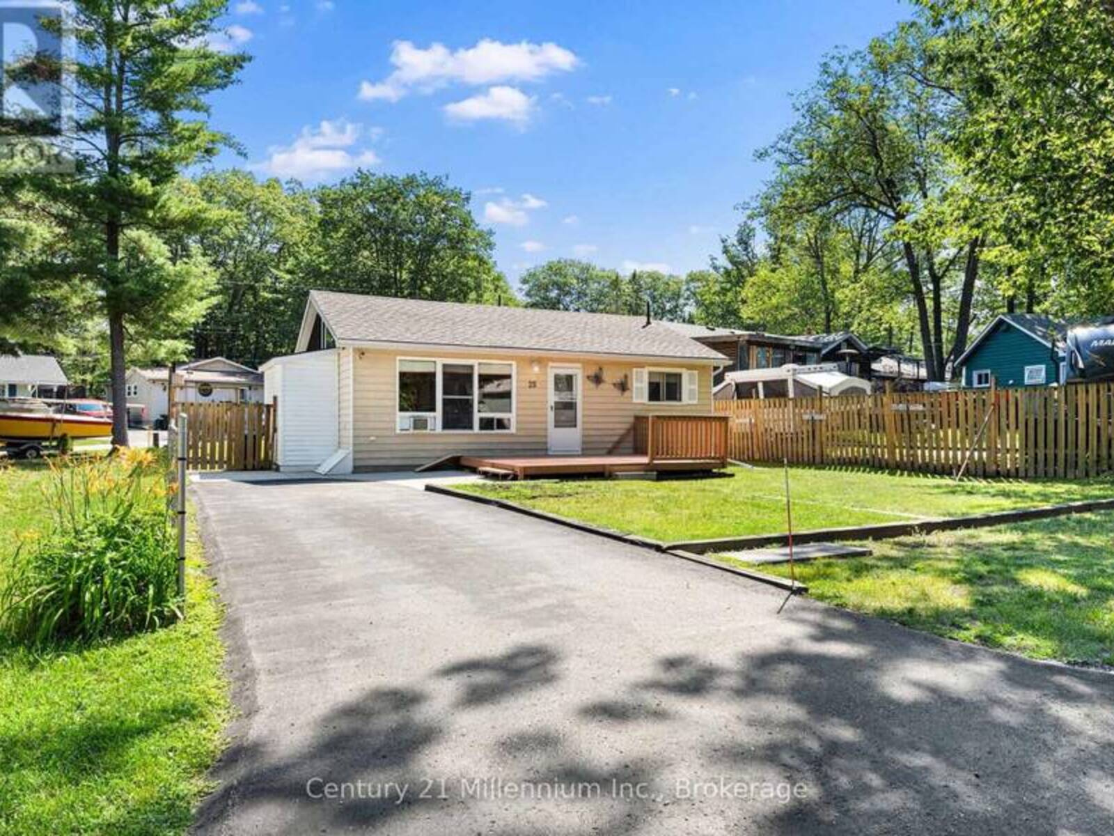 25 GLENDALE AVENUE, Wasaga Beach, Ontario L9Z 2T1
