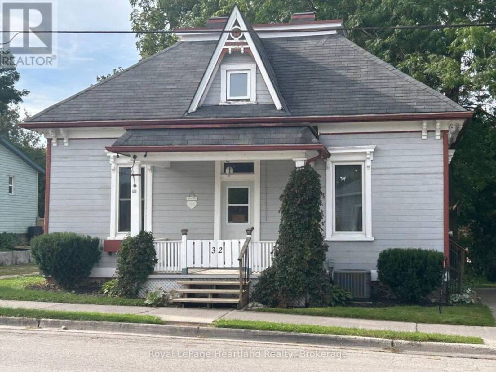 32 RATTENBURY STREET W, Clinton, Ontario N0M 1L0