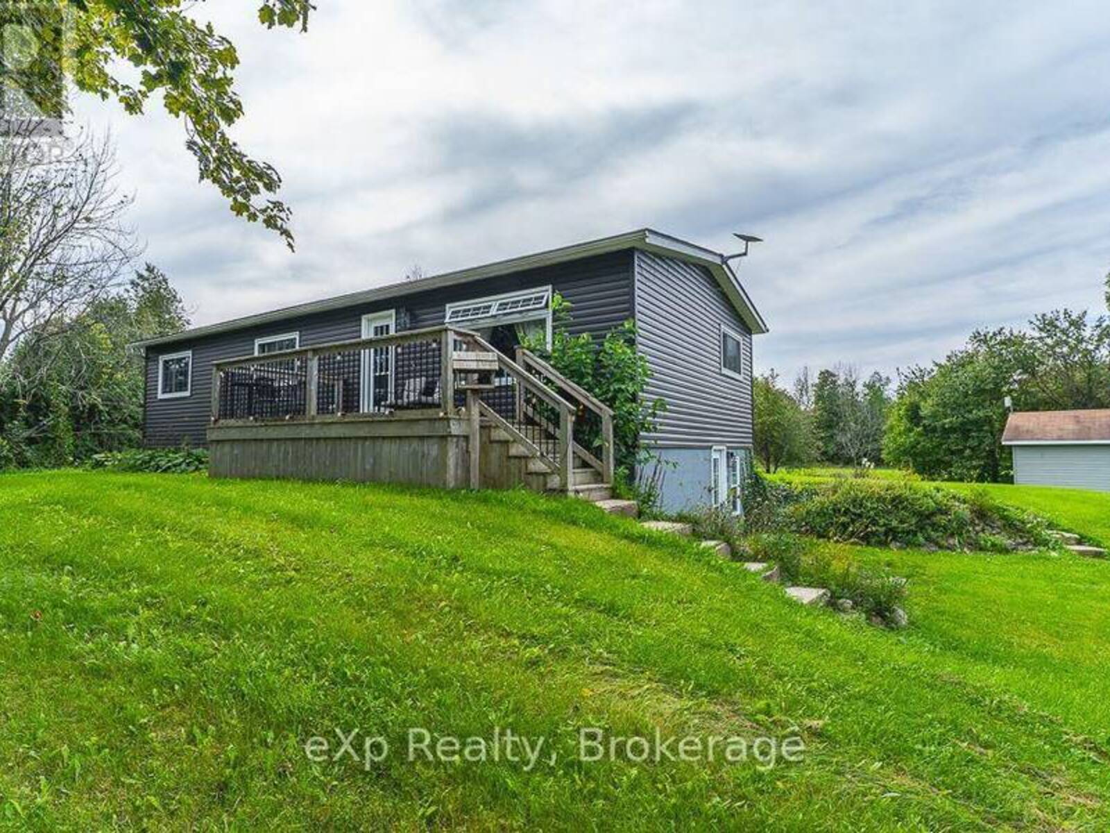 15 HOWDENVALE ROAD, South Bruce Peninsula, Ontario N0H 1X0