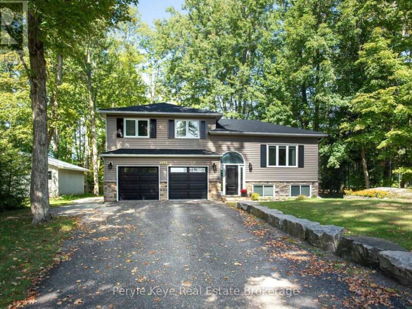 240 JONES ROAD, Gravenhurst, Ontario P1P 1A1