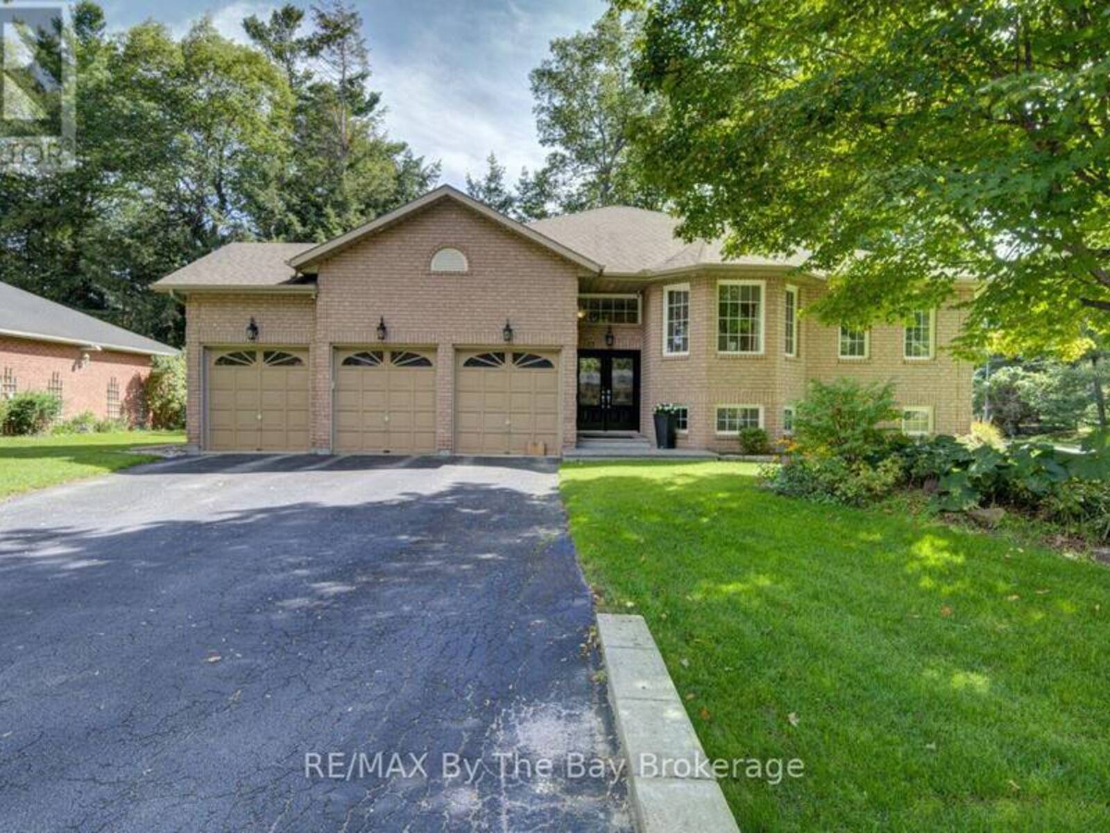 17 DOWNER CRESCENT, Wasaga Beach, Ontario L9Z 1C2