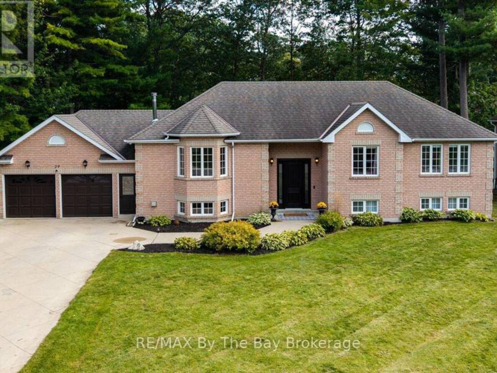 29 DOWNER CRESCENT, Wasaga Beach, Ontario L9Z 1C3