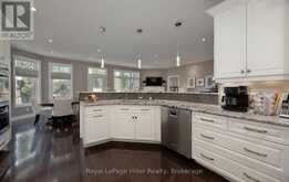 2 FINDLAY PLACE | Stratford Ontario | Slide Image Thirteen