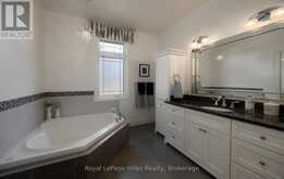 2 FINDLAY PLACE | Stratford Ontario | Slide Image Thirty